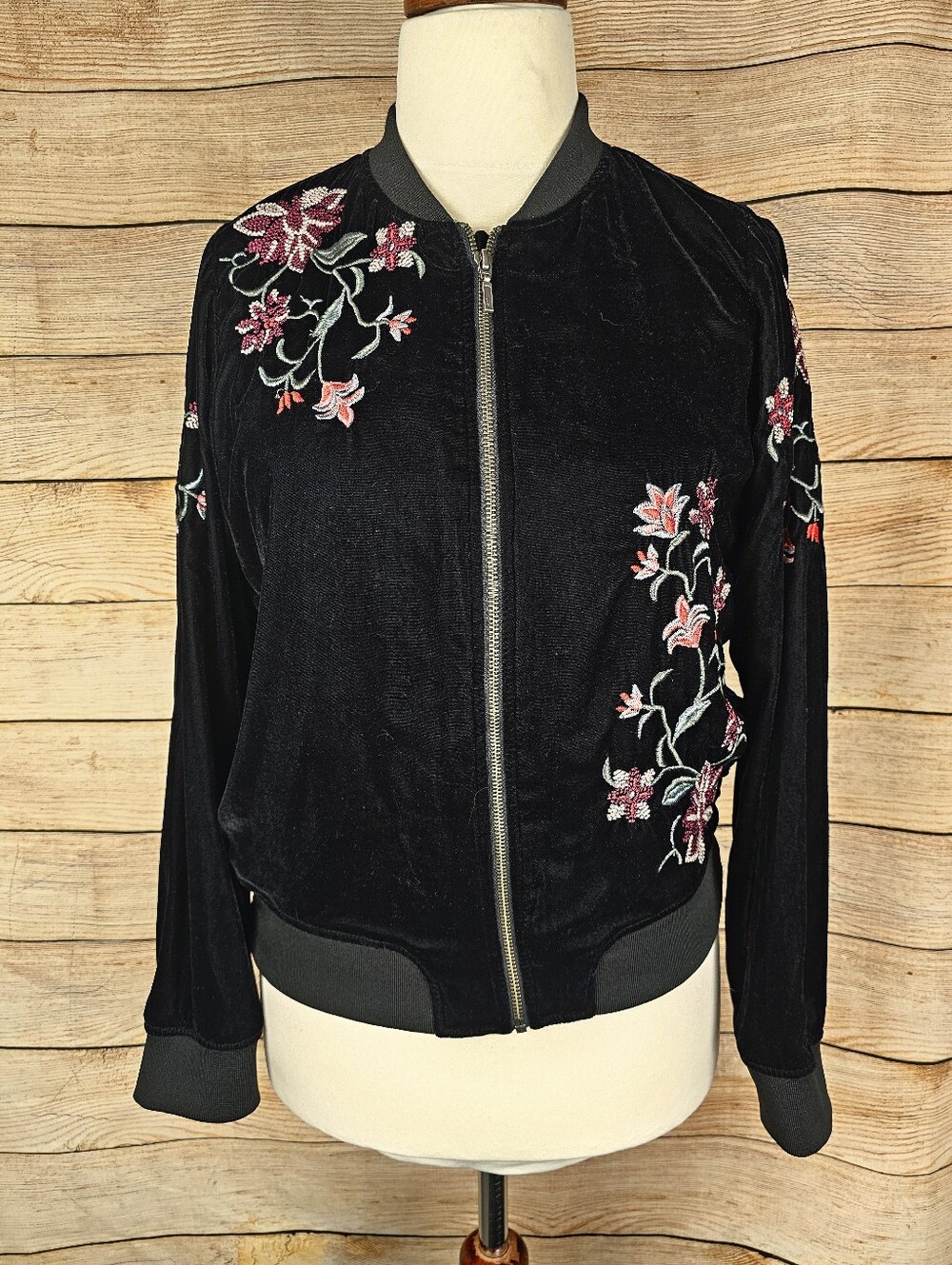 a.n.a. A New Approach Velvet Embroidered Bomber Jacket Size Large